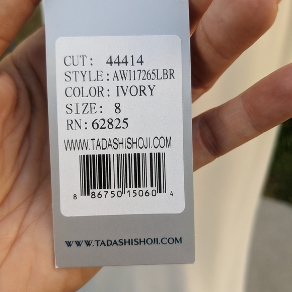 NWT Tadashi Shoji Wedding Gown (Ivory, street size 6, wedding size 8) - Picture 10 of 11